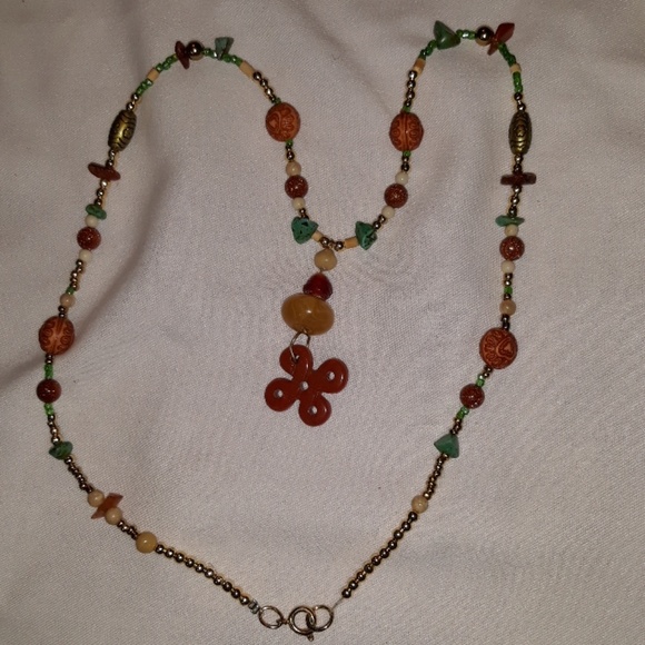 *Handmade beaded necklace - Picture 7 of 8